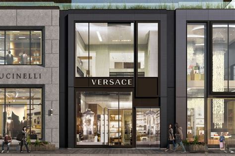 Versace to Open 2